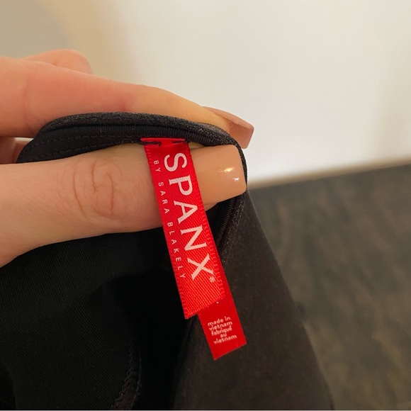 Spanx Faux Leather Leggings🖤 - Picture 10 of 10